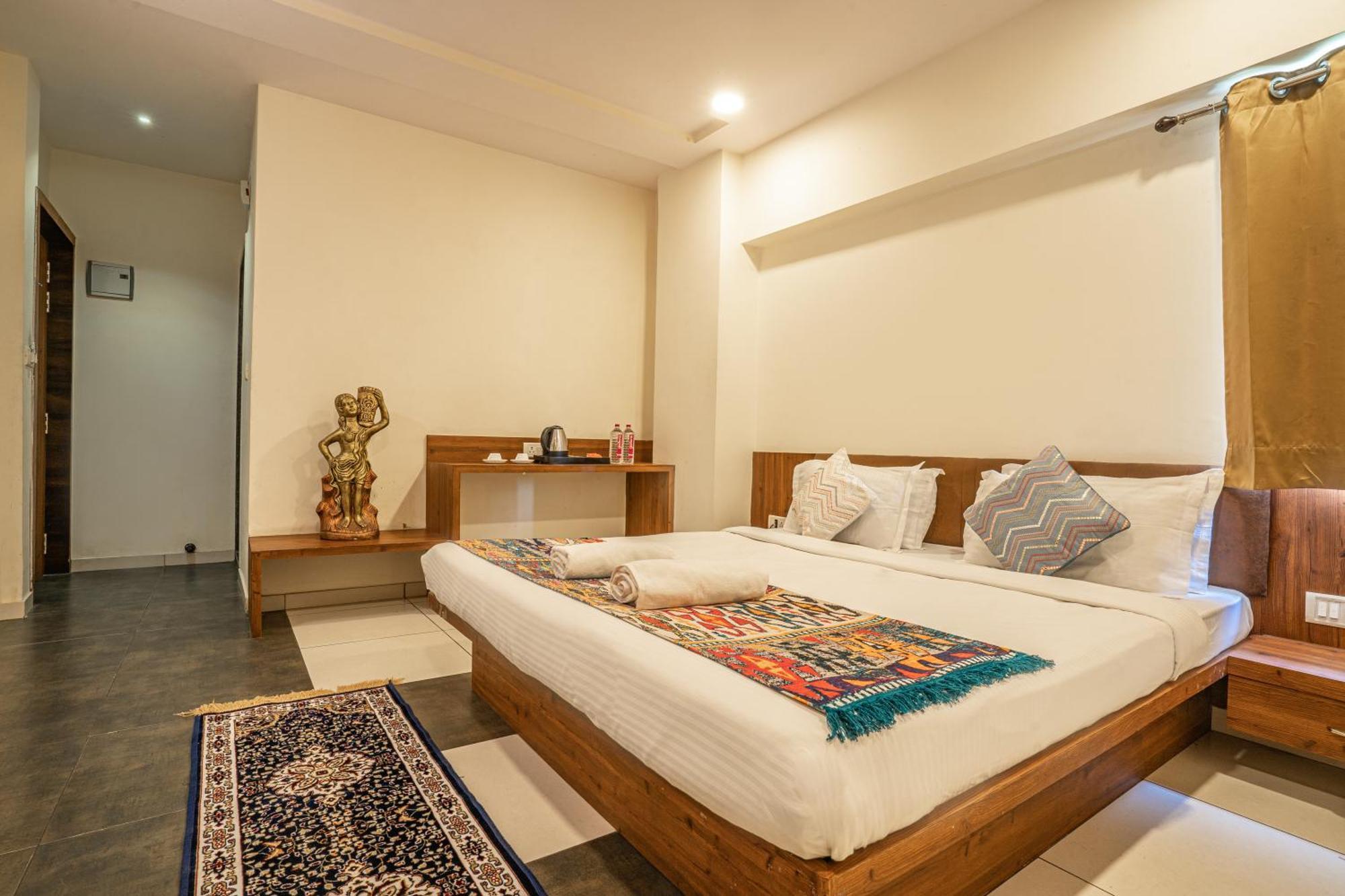Hotel Naman Ουνταϊπούρ Εξωτερικό φωτογραφία