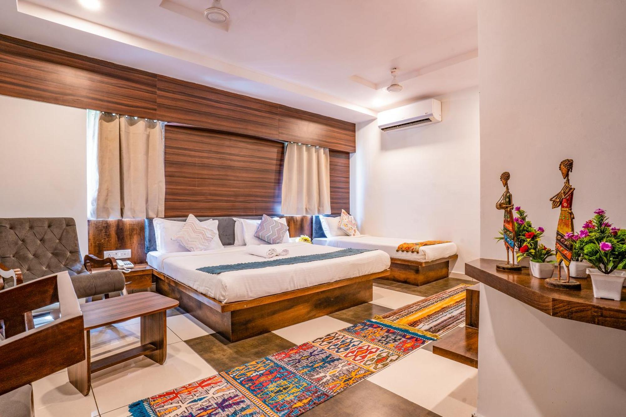 Hotel Naman Ουνταϊπούρ Εξωτερικό φωτογραφία