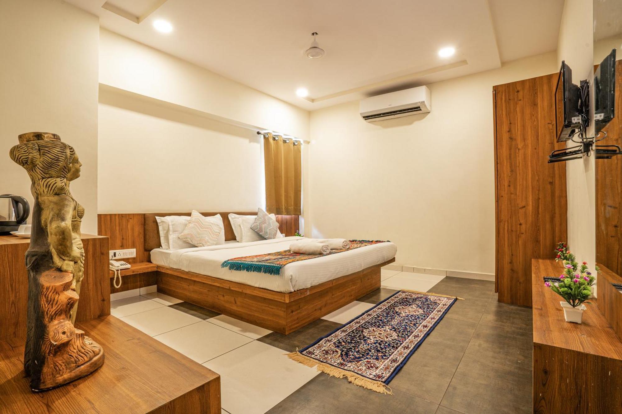 Hotel Naman Ουνταϊπούρ Εξωτερικό φωτογραφία
