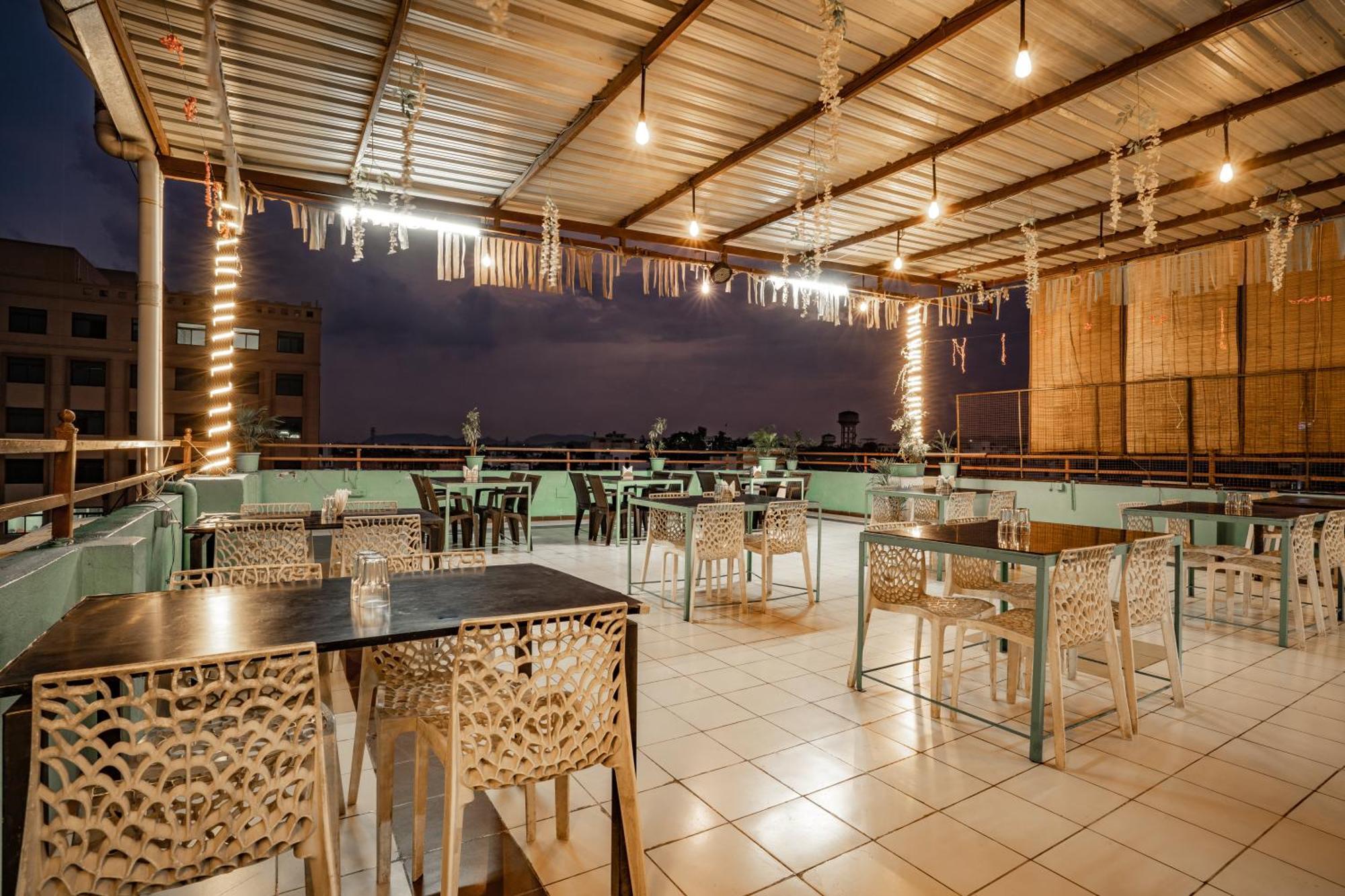 Hotel Naman Ουνταϊπούρ Εξωτερικό φωτογραφία