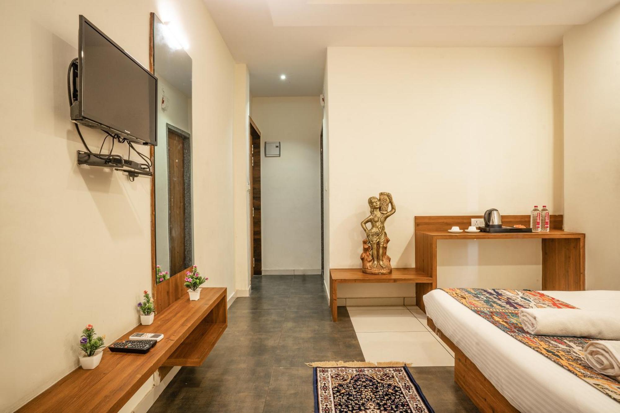 Hotel Naman Ουνταϊπούρ Εξωτερικό φωτογραφία