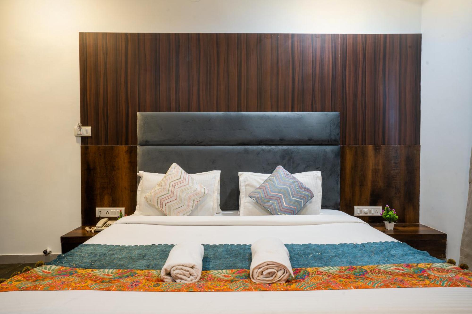 Hotel Naman Ουνταϊπούρ Εξωτερικό φωτογραφία