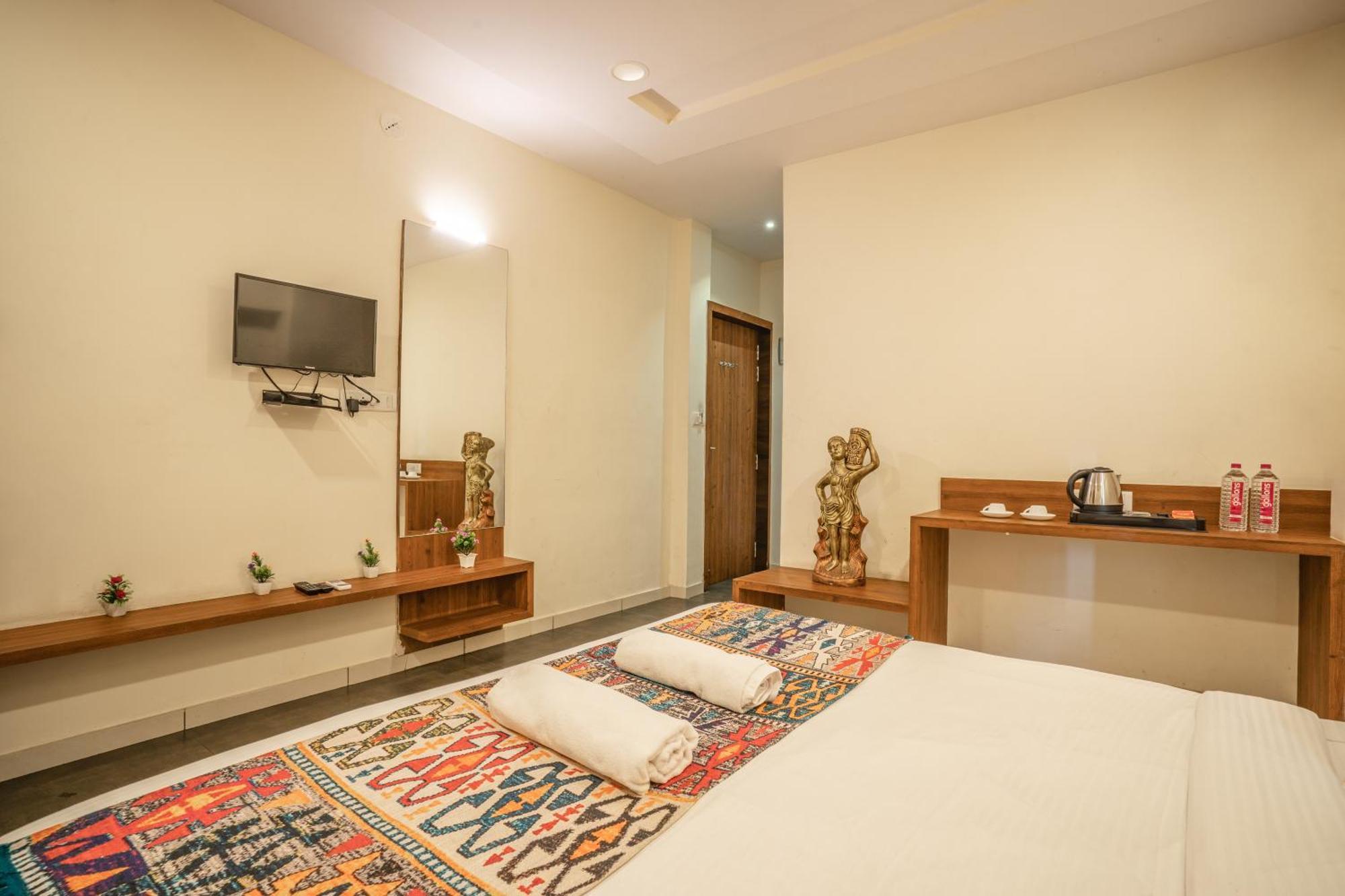 Hotel Naman Ουνταϊπούρ Εξωτερικό φωτογραφία